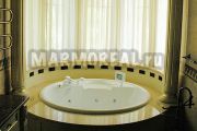 Обрамляющая полка для джакузи из мрамора. 
Общий вид.